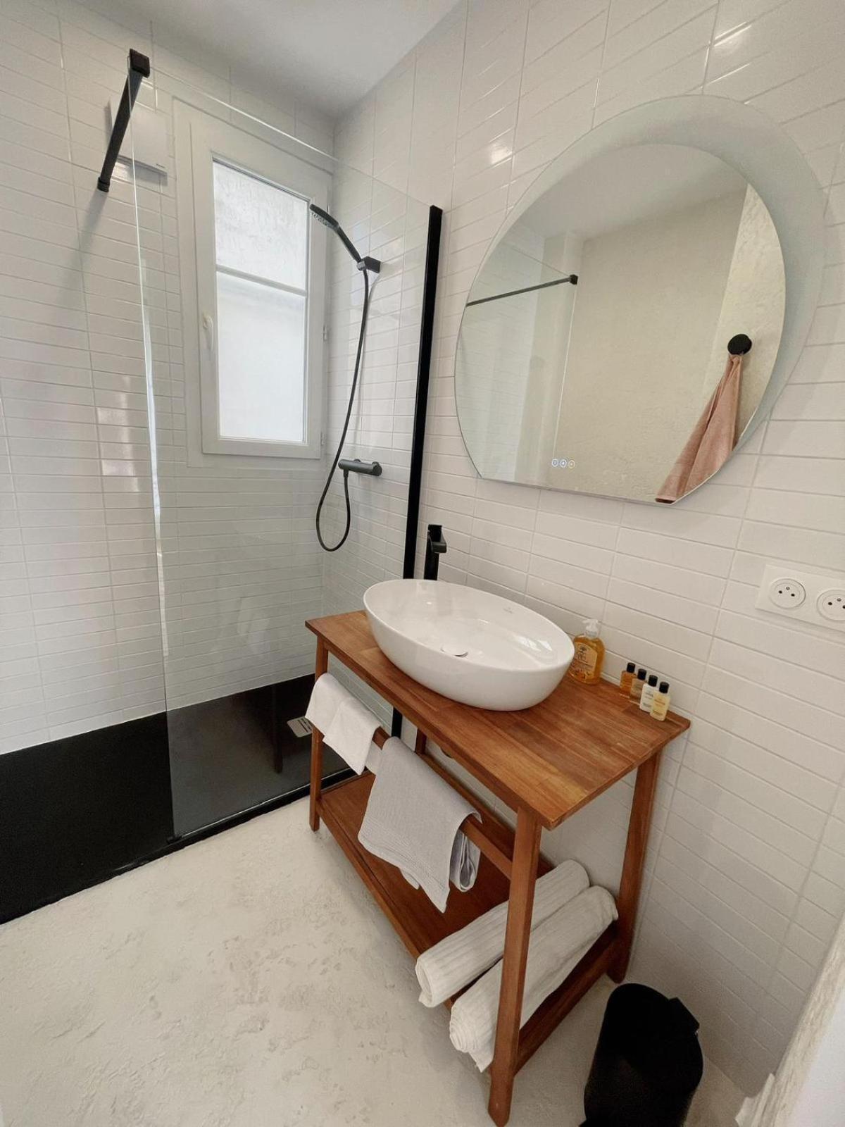 Appartamento Exclusive Flat By Luxuio - Nearby Eiffel Tower Parigi Esterno foto